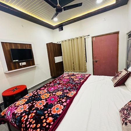 The Nirmala Palace Hotel Ayodhya Luaran gambar