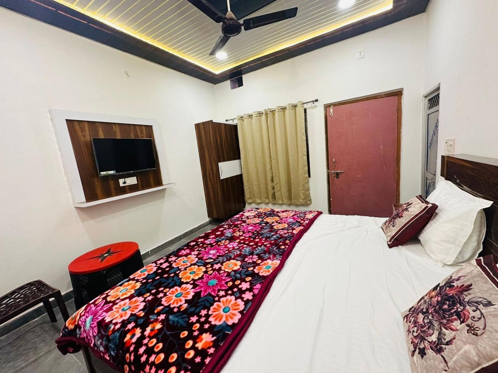 The Nirmala Palace Hotel Ayodhya Luaran gambar