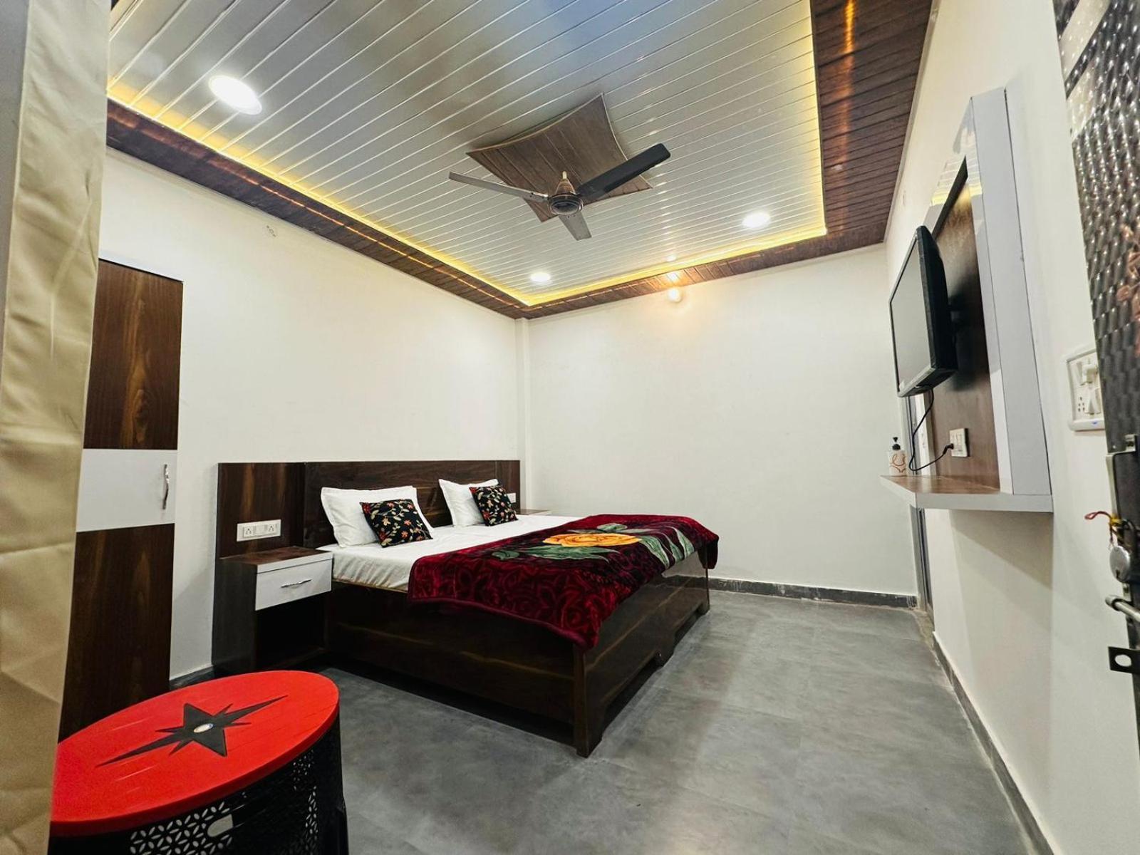 The Nirmala Palace Hotel Ayodhya Bilik gambar